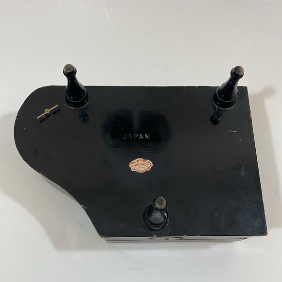 Hand painted Japanese music jewelry box - Picture 6 of 10